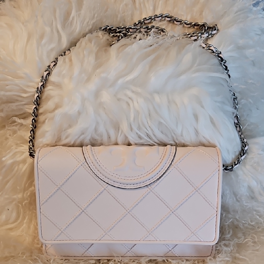 TORY BURCH Fleming * Wallet On A Chain - Like New